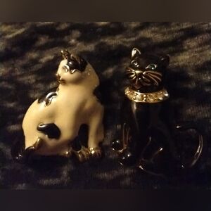 Cute cat pins 2 qty